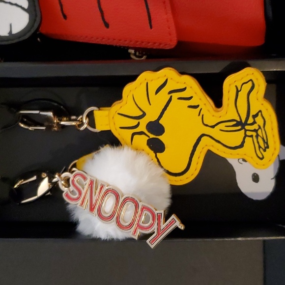 NWOT Peanuts 3 Piece Snoopy Gift Set Red, White, Yellow & Black - Picture 2 of 5